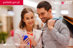 Grafika z logo Twój e-PIT. Kobieta i mężczyzna w galerii handlowej sprawdzają coś w komórce.